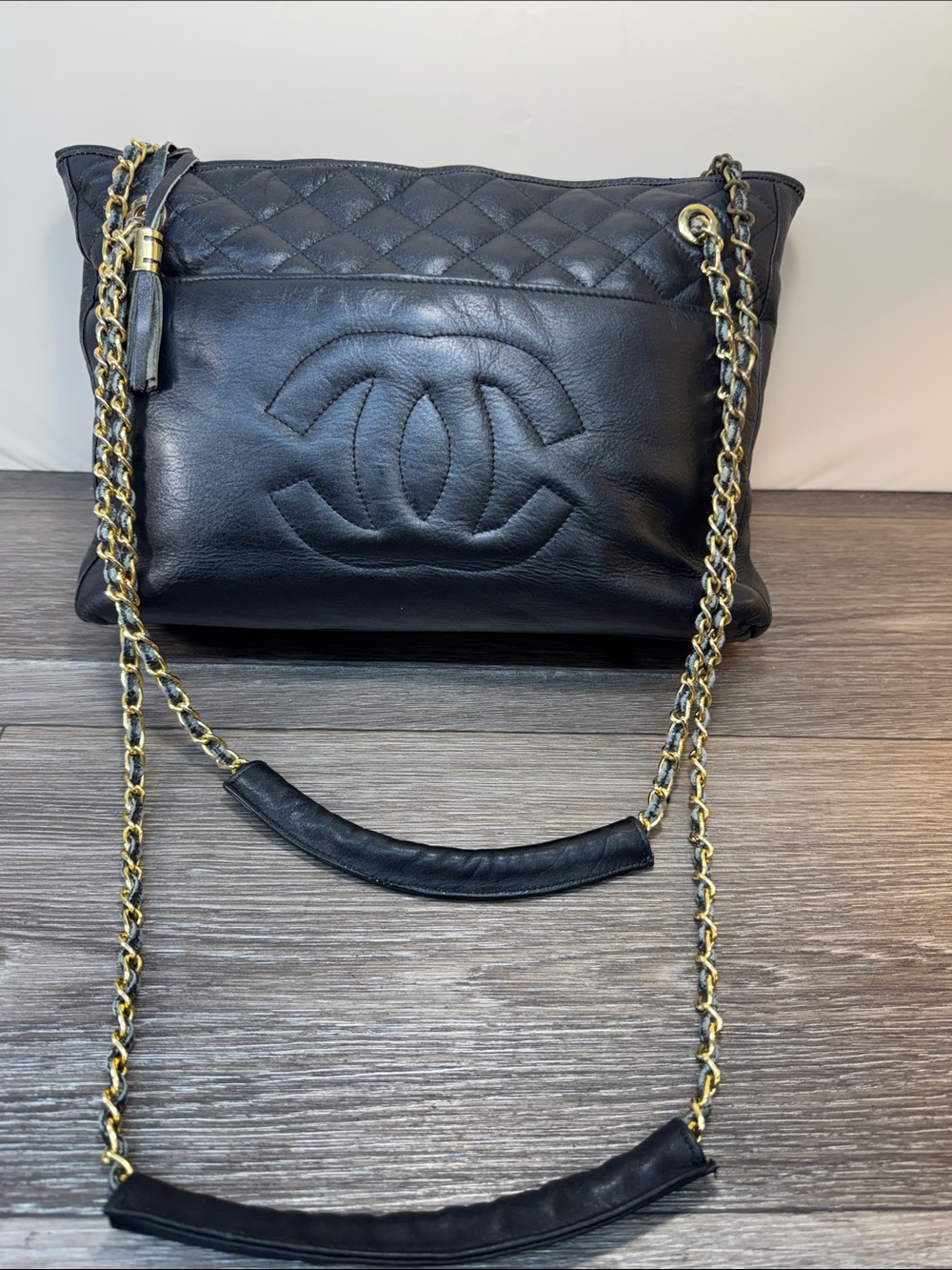 CHANEL Black Quilted & Smooth Leather Chain Shoulder Bag